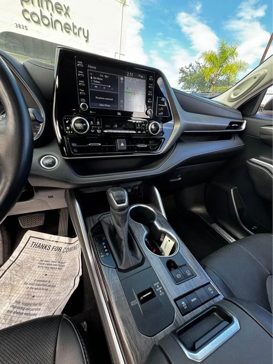 2020 Toyota Highlander - Image 11 of 12