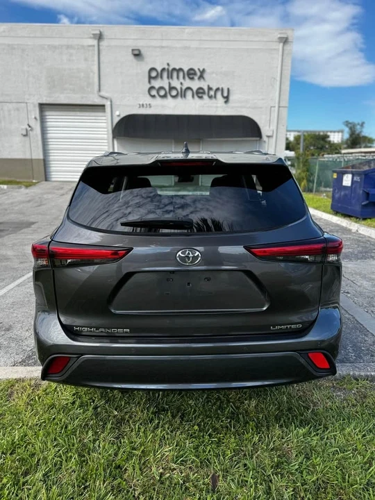 2020 Toyota Highlander - Image 10 of 12