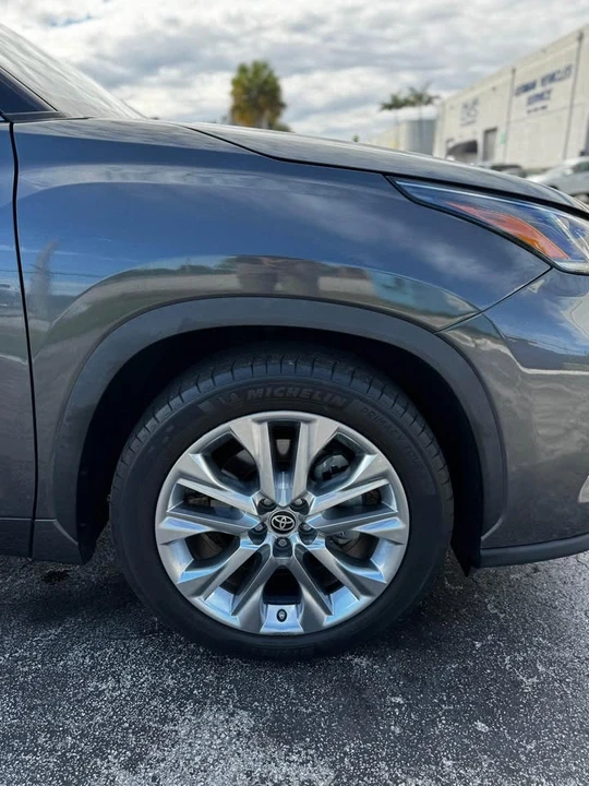 2020 Toyota Highlander - Image 4 of 12