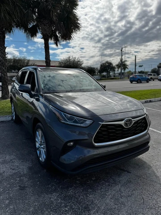 2020 Toyota Highlander - Image 9 of 12