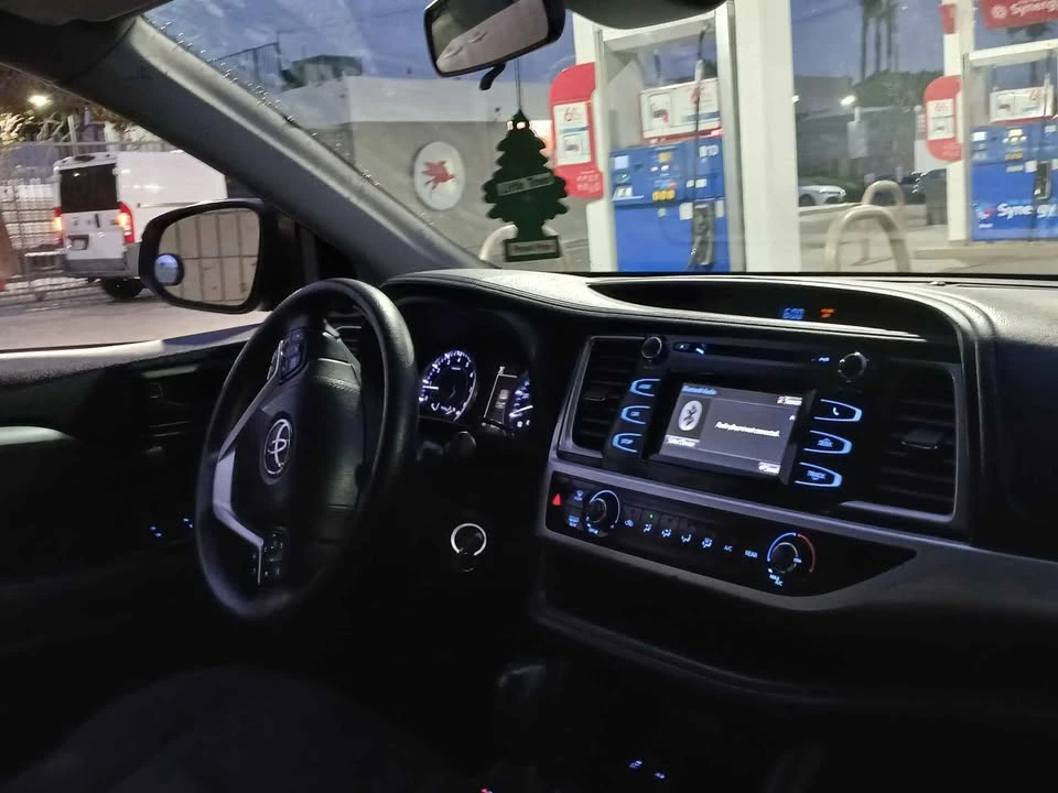 2020 Toyota Highlander - Image 3 of 5