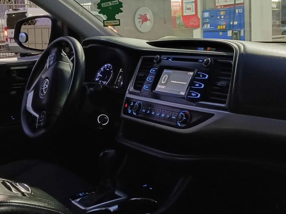 2020 Toyota Highlander - Image 2 of 5