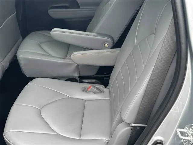 2020 Toyota Highlander - Image 8 of 16