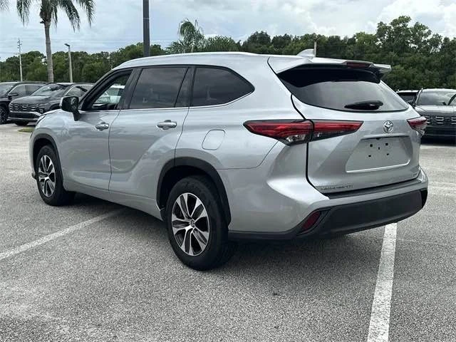 2020 Toyota Highlander - Image 5 of 16