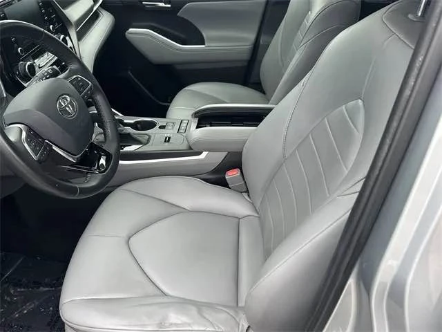 2020 Toyota Highlander - Image 7 of 16