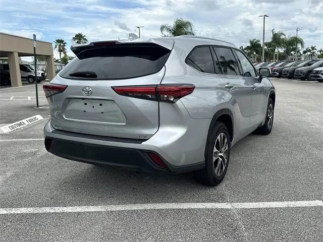 2020 Toyota Highlander - Image 4 of 16