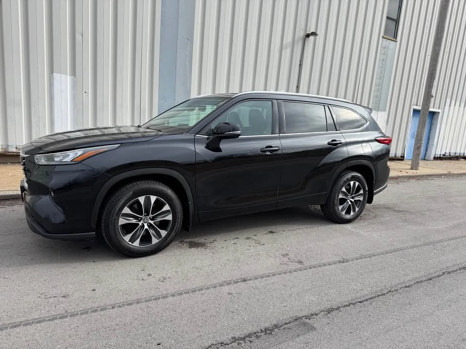2020 Toyota Highlander - Image 2 of 16
