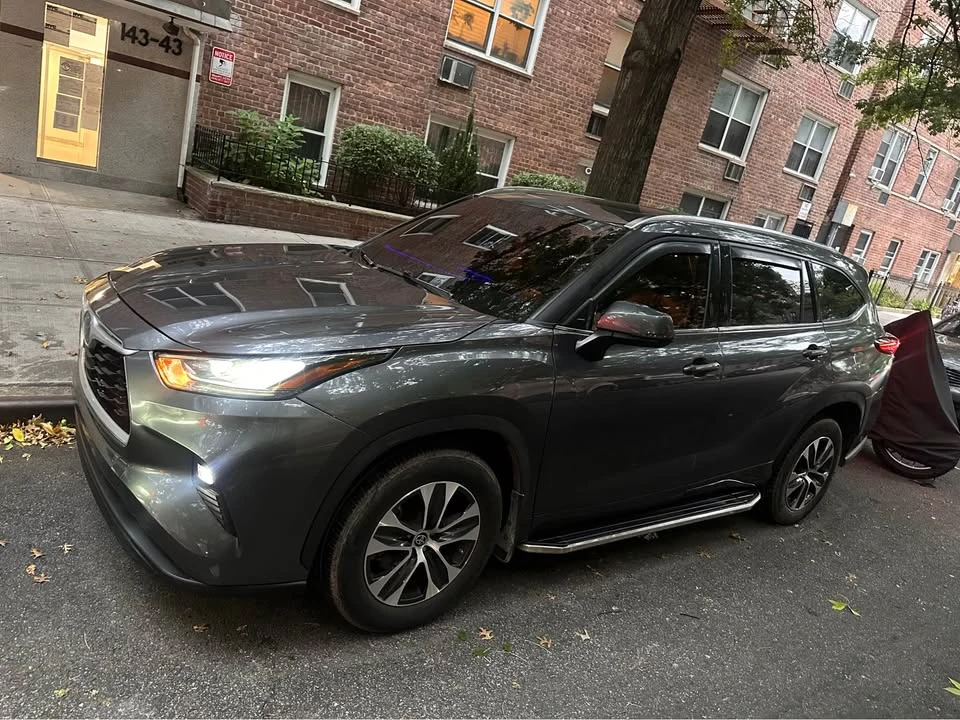 2020 Toyota Highlander - Image 3 of 10