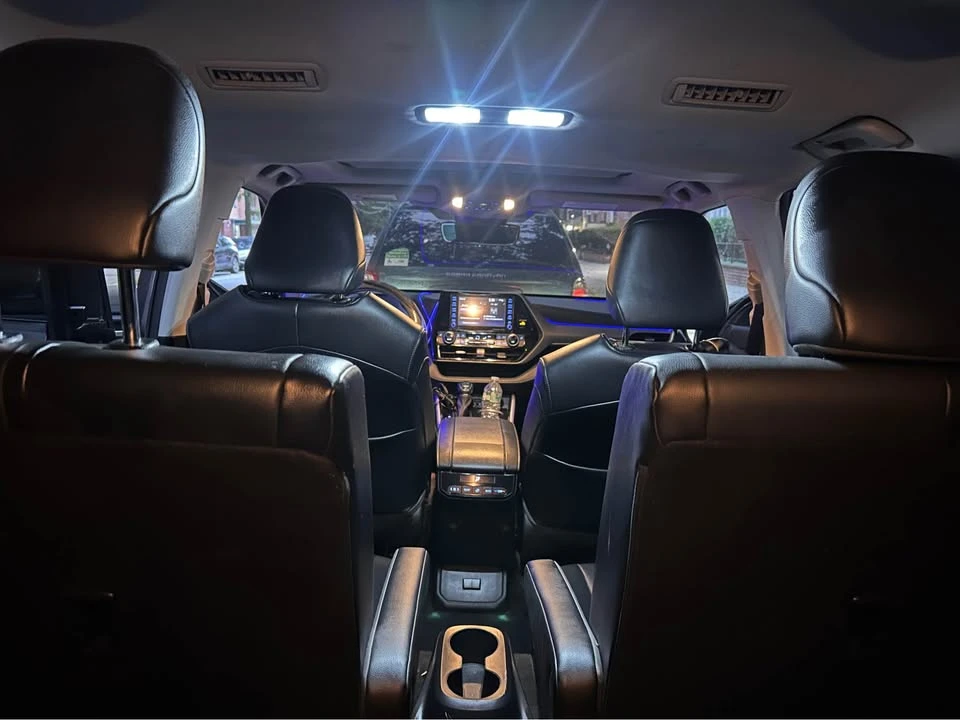 2020 Toyota Highlander - Image 7 of 10