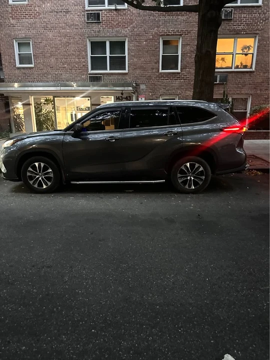 2020 Toyota Highlander - Image 8 of 10