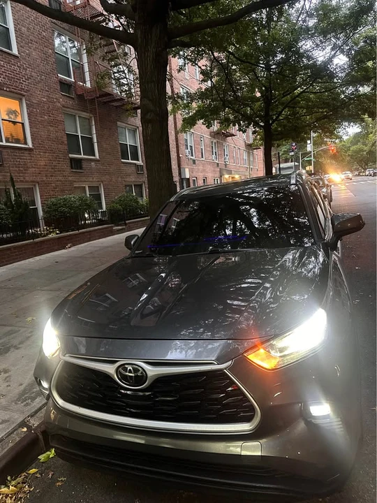 2020 Toyota Highlander - Image 9 of 10