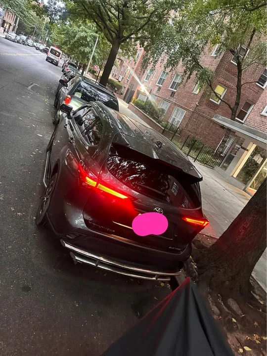 2020 Toyota Highlander - Image 2 of 10