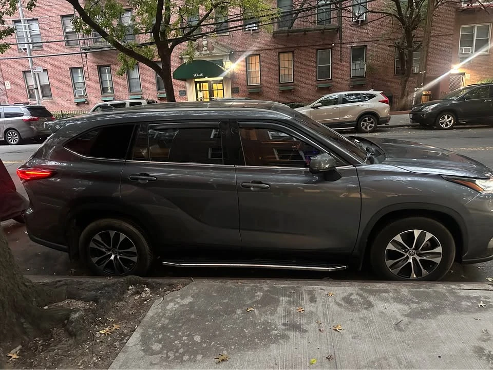 2020 Toyota Highlander - Image 4 of 10