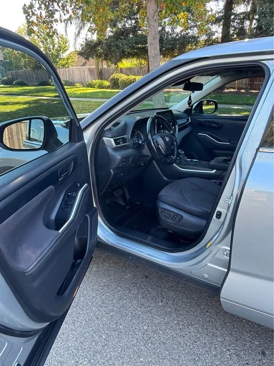 2020 Toyota Highlander - Image 7 of 15