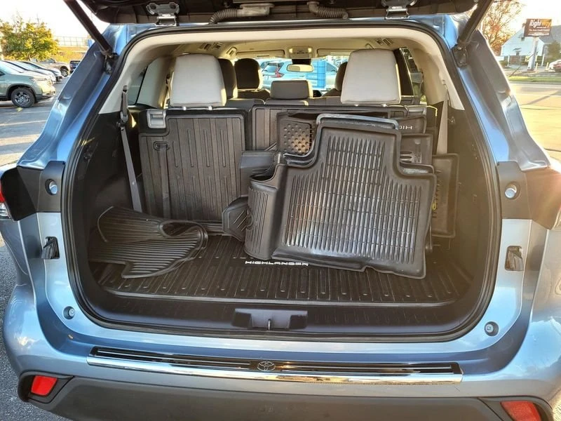 2020 Toyota Highlander - Image 8 of 15