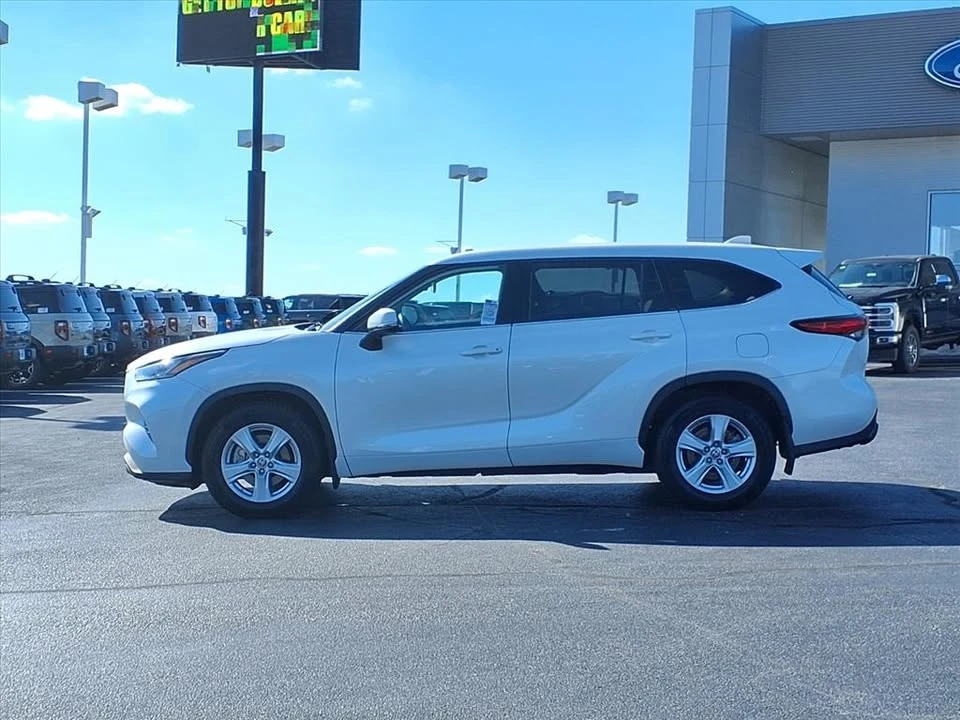 2020 Toyota Highlander - Image 16 of 19