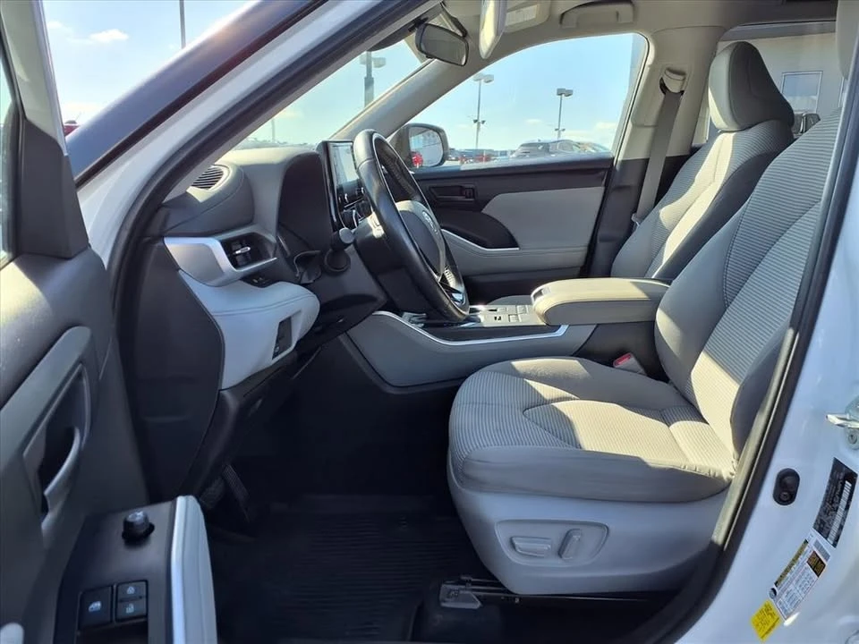 2020 Toyota Highlander - Image 18 of 19