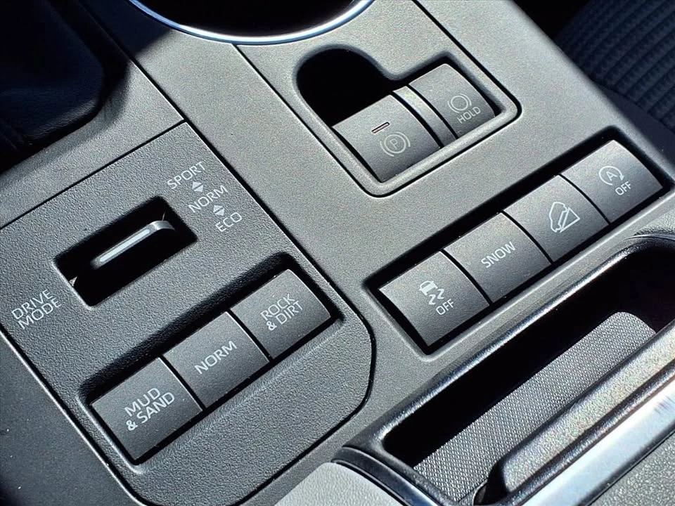 2020 Toyota Highlander - Image 9 of 19
