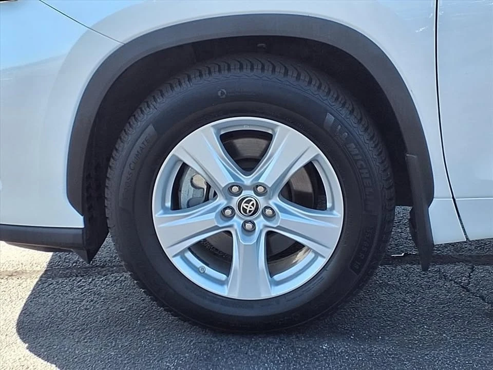 2020 Toyota Highlander - Image 17 of 19