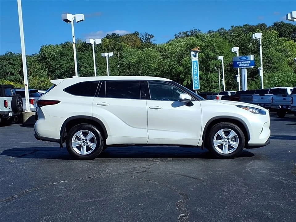 2020 Toyota Highlander - Image 2 of 19