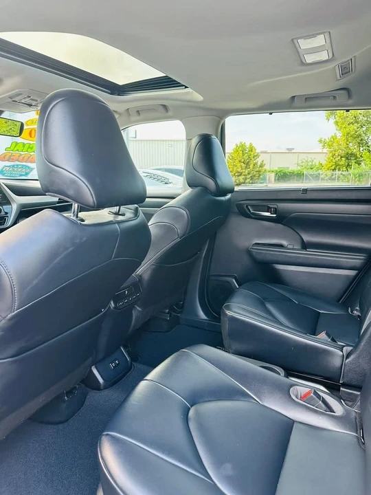 2020 Toyota Highlander - Image 5 of 9