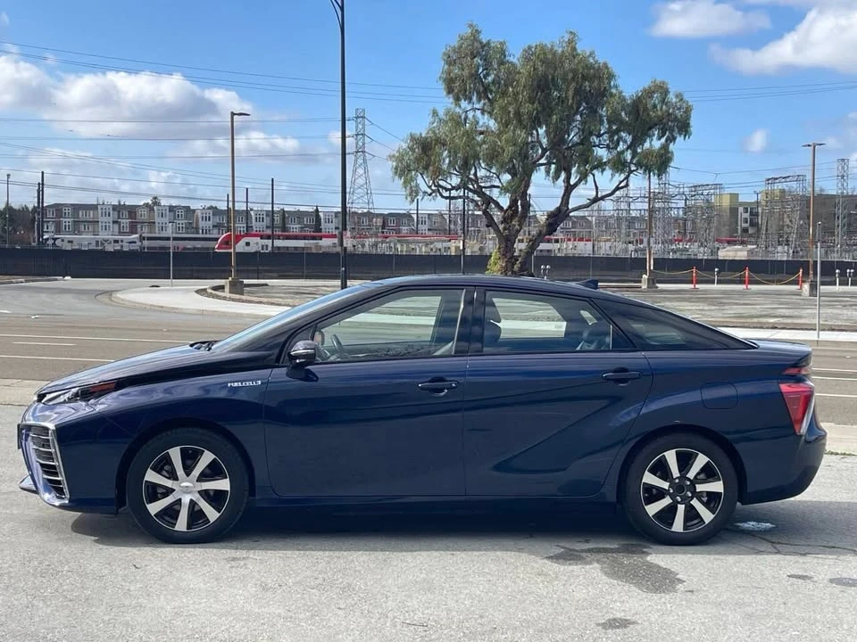 2020 Toyota Mirai - Image 17 of 20