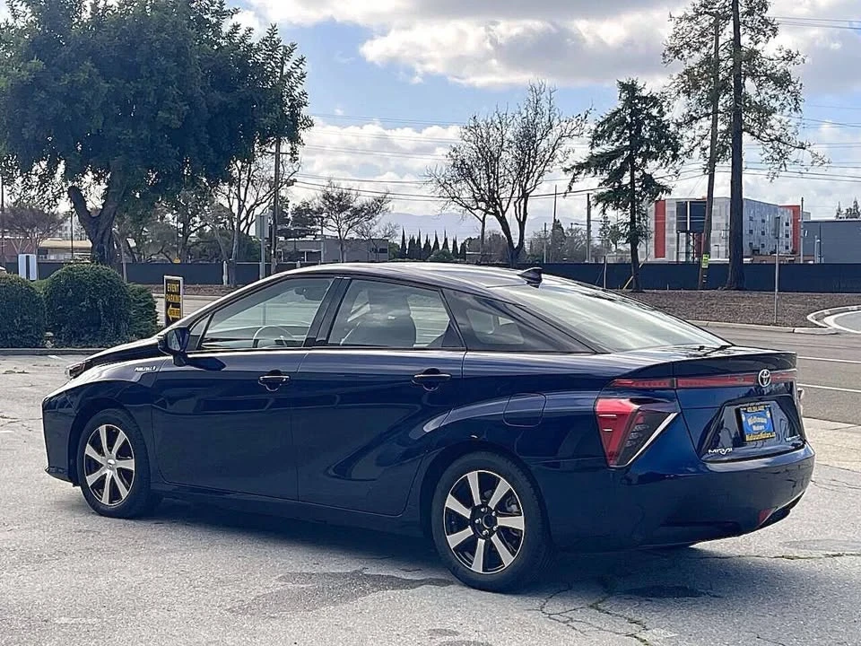 2020 Toyota Mirai - Image 16 of 20