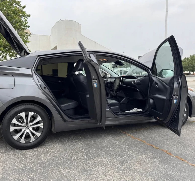 2020 Toyota Prius 4th Gen - Image 5 of 20