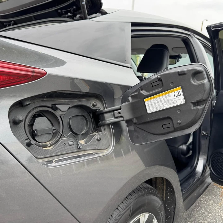 2020 Toyota Prius 4th Gen - Image 10 of 20