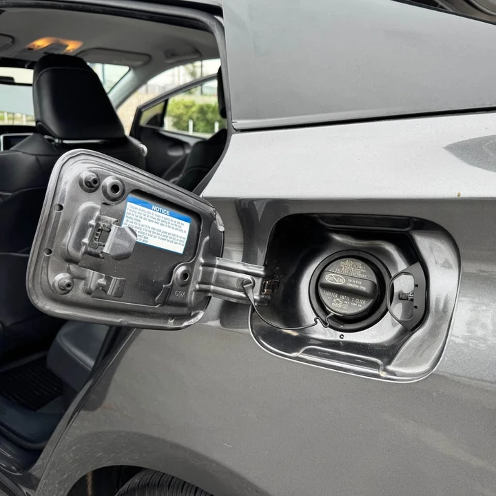2020 Toyota Prius 4th Gen - Image 11 of 20