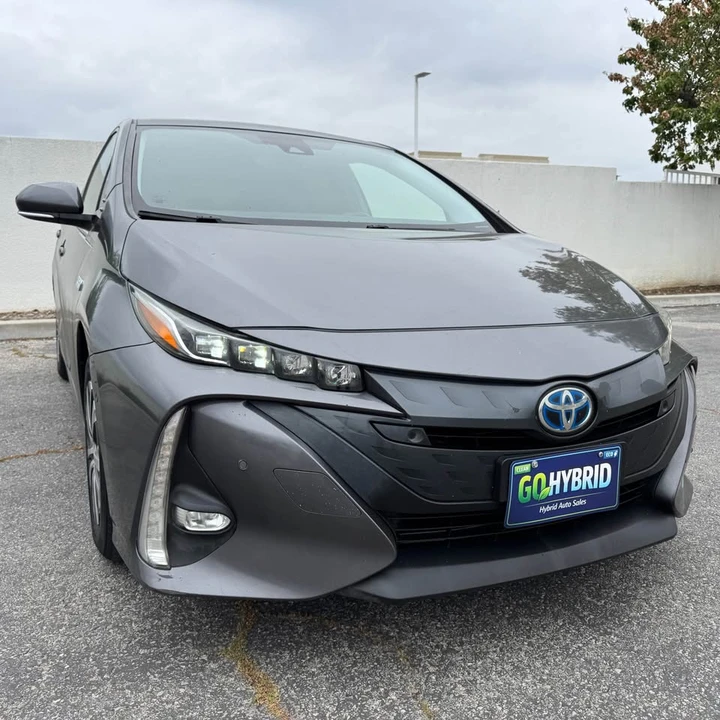 2020 Toyota Prius 4th Gen - Image 16 of 20
