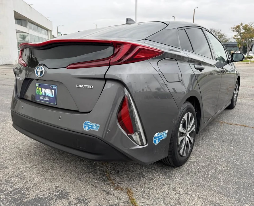 2020 Toyota Prius 4th Gen - Image 15 of 20