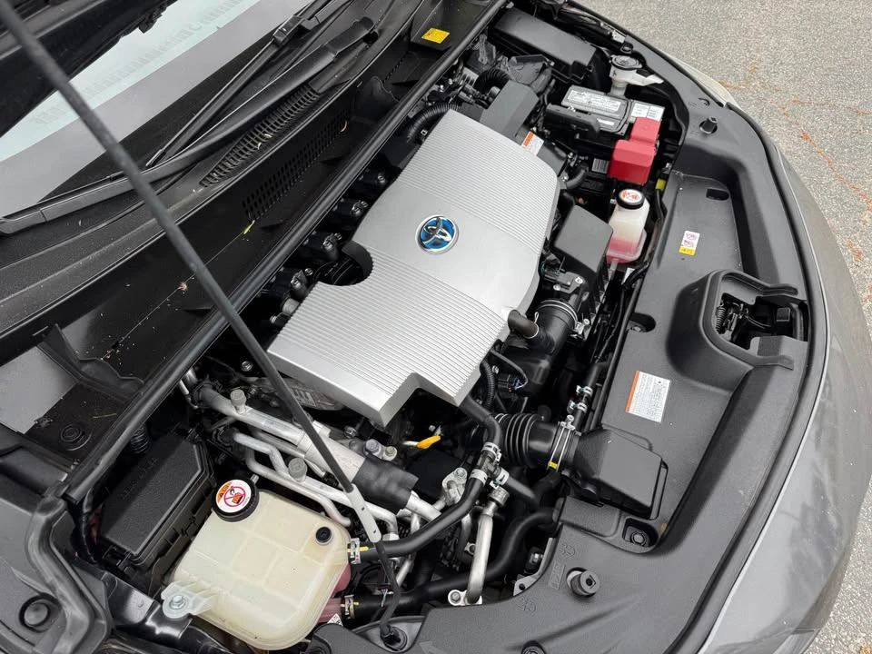 2020 Toyota Prius 4th Gen - Image 19 of 20