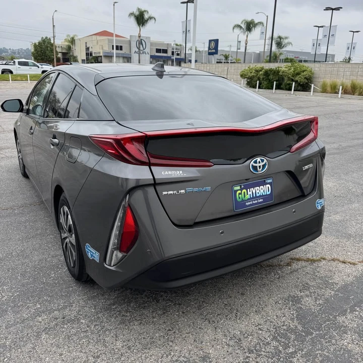 2020 Toyota Prius 4th Gen - Image 12 of 20