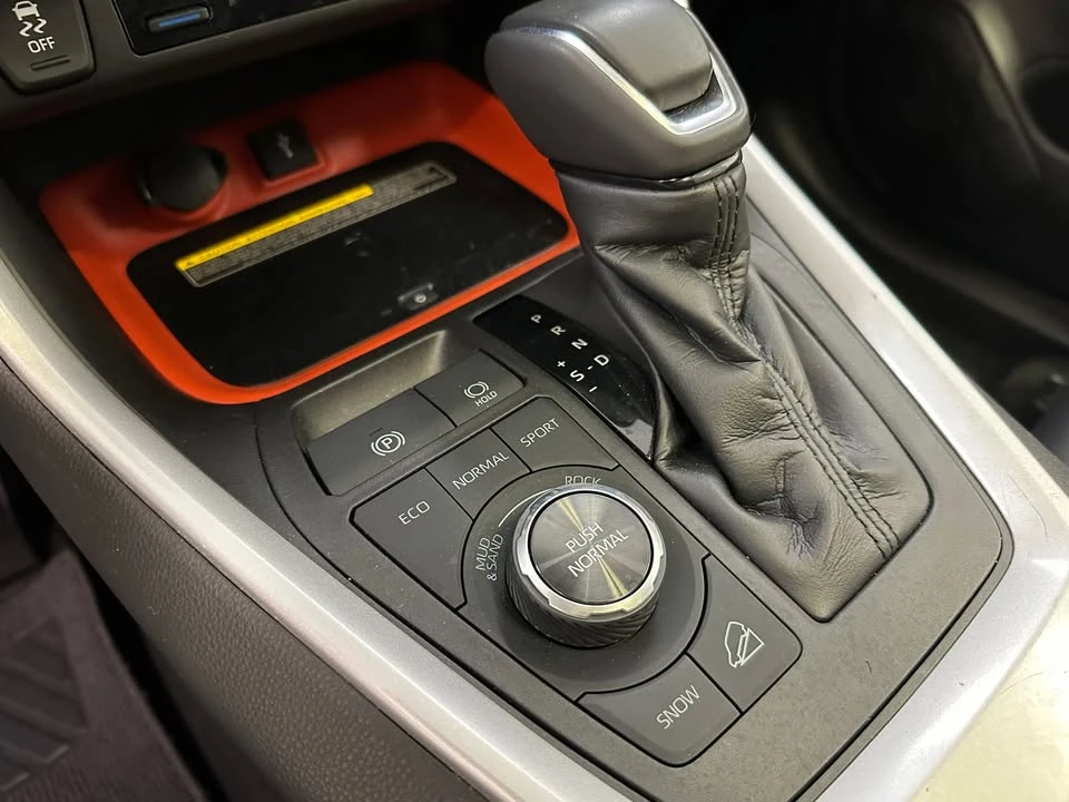 2020 Toyota RAV4 5th Gen - Image 4 of 17