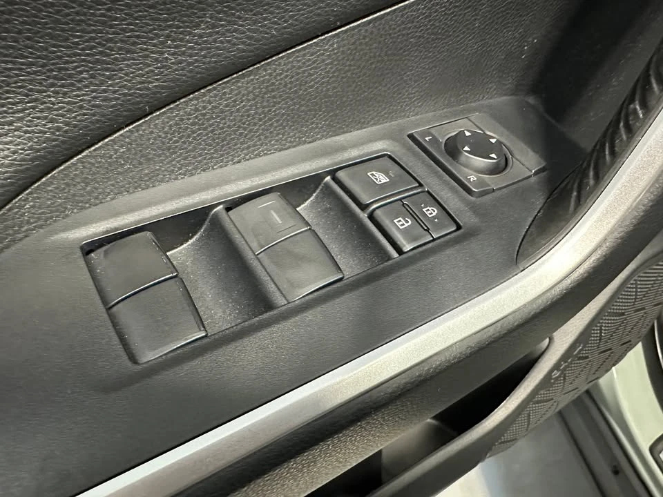 2020 Toyota RAV4 5th Gen - Image 12 of 17
