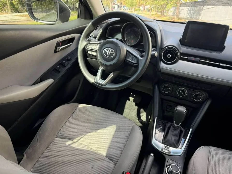 2020 Toyota Yaris - Image 15 of 20