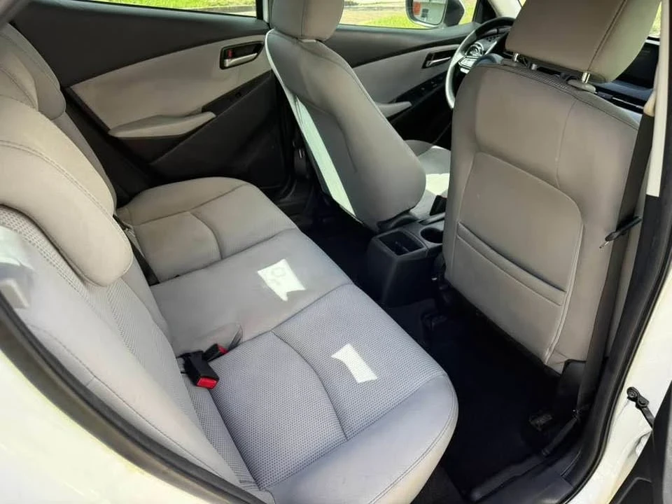 2020 Toyota Yaris - Image 19 of 20
