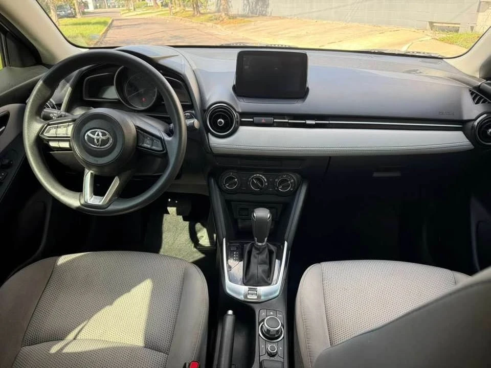 2020 Toyota Yaris - Image 16 of 20