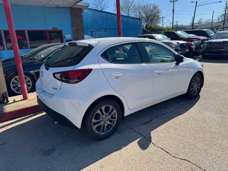 2020 Toyota Yaris - Image 12 of 17