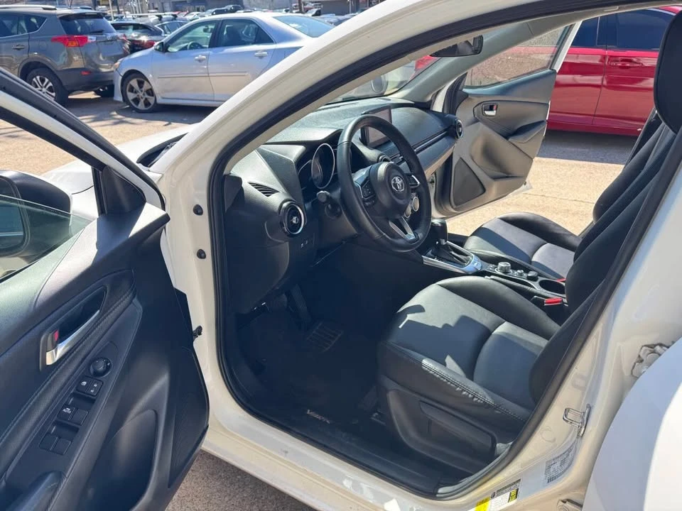 2020 Toyota Yaris - Image 15 of 17