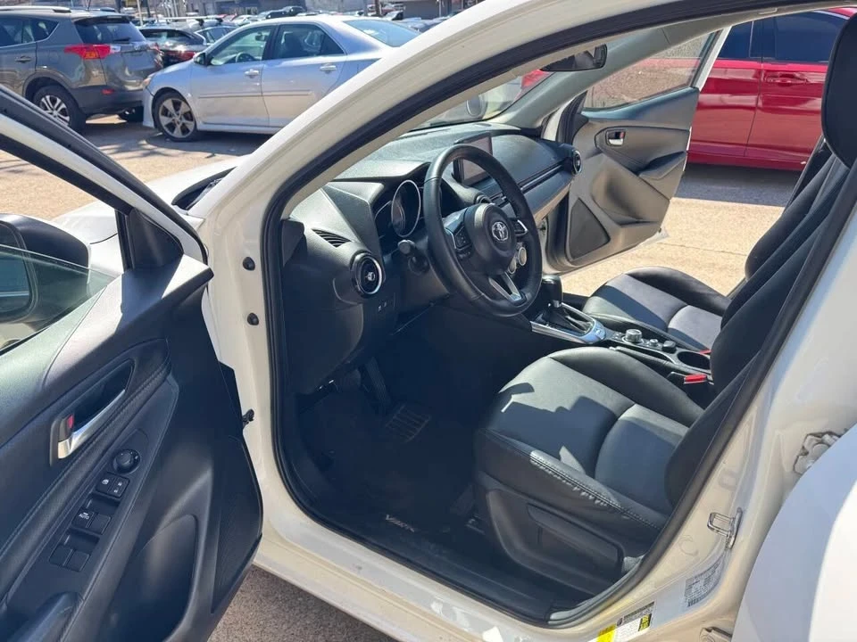 2020 Toyota Yaris - Image 15 of 17