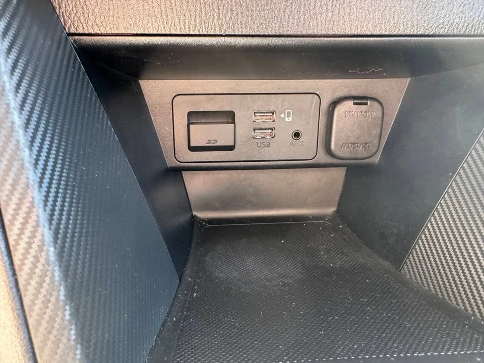 2020 Toyota Yaris - Image 16 of 17