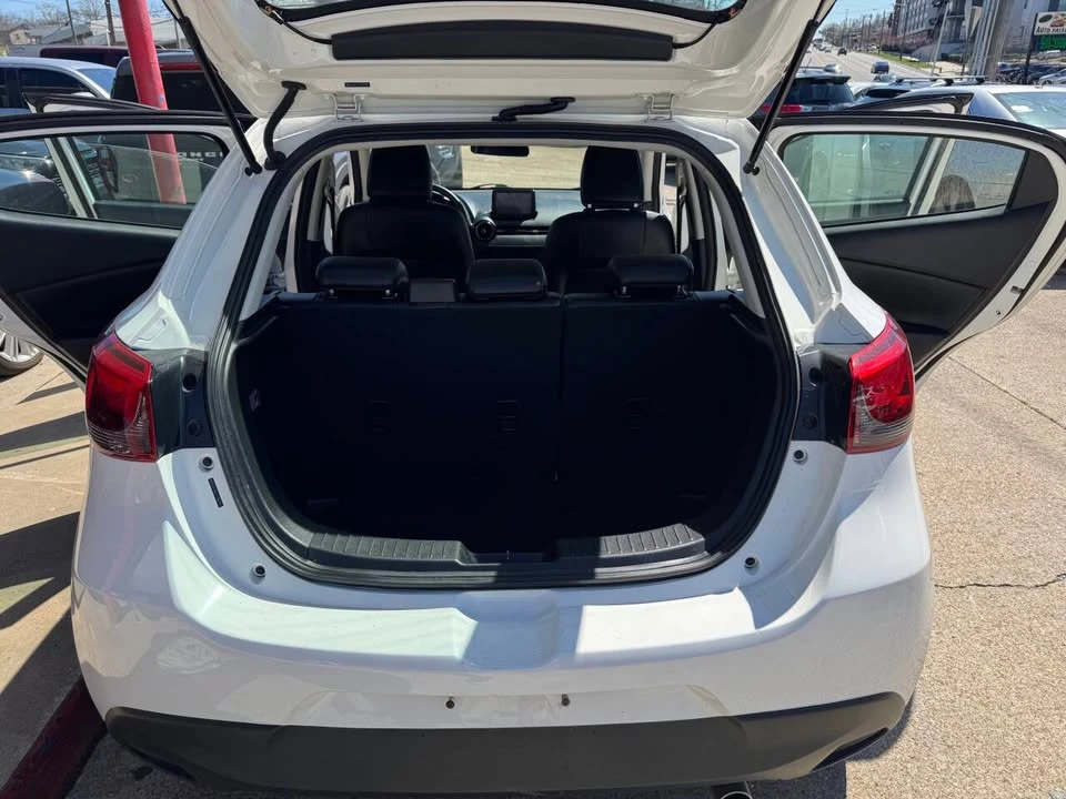 2020 Toyota Yaris - Image 13 of 17
