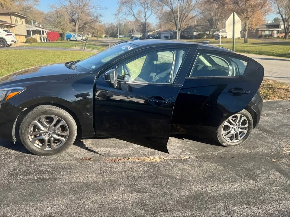 2020 Toyota Yaris - Image 3 of 9