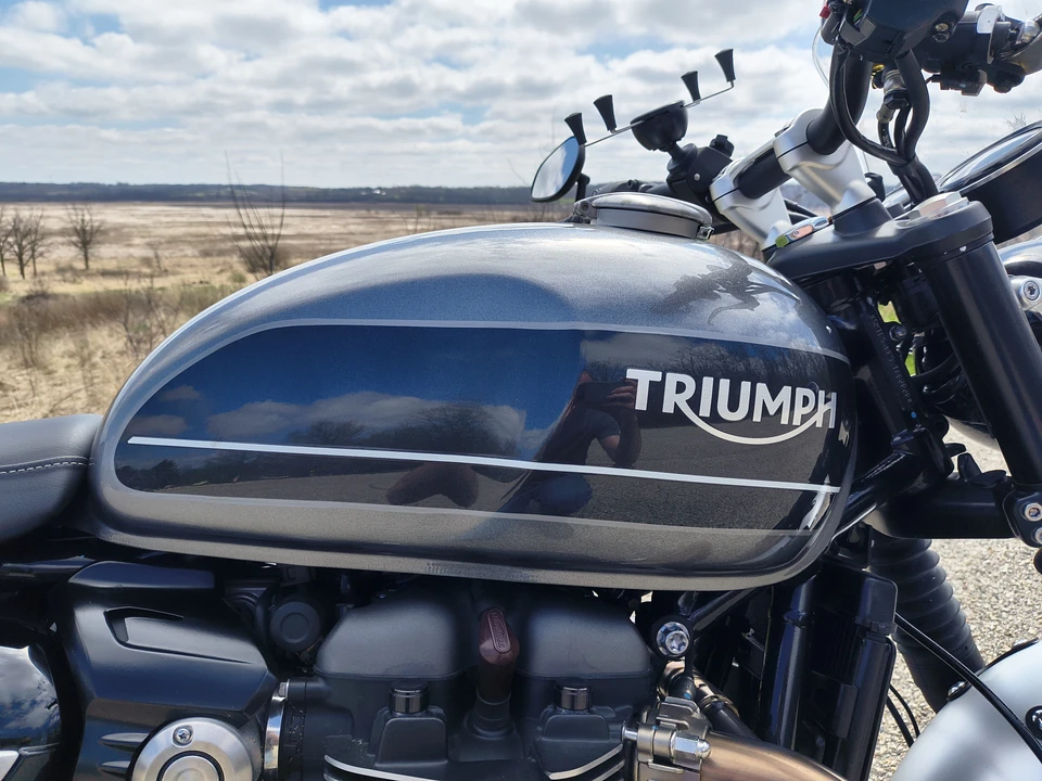 2020 Triumph Speed Twin 1200 - Image 18 of 20