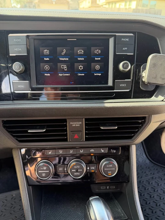 2020 Volkswagen A7 Jetta - Image 8 of 12
