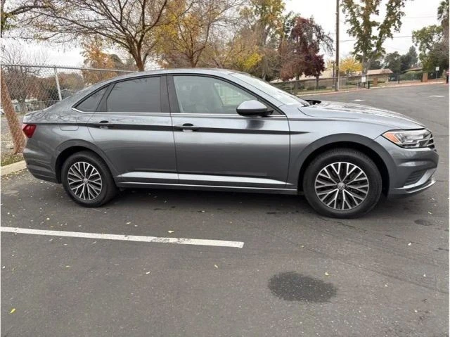 2020 Volkswagen A7 Jetta - Image 2 of 9