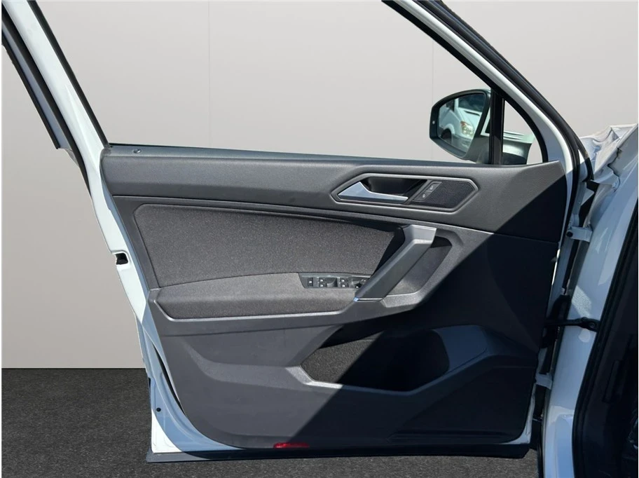2020 Volkswagen Tiguan - Image 16 of 21