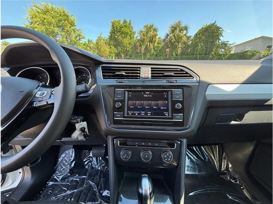 2020 Volkswagen Tiguan - Image 11 of 21